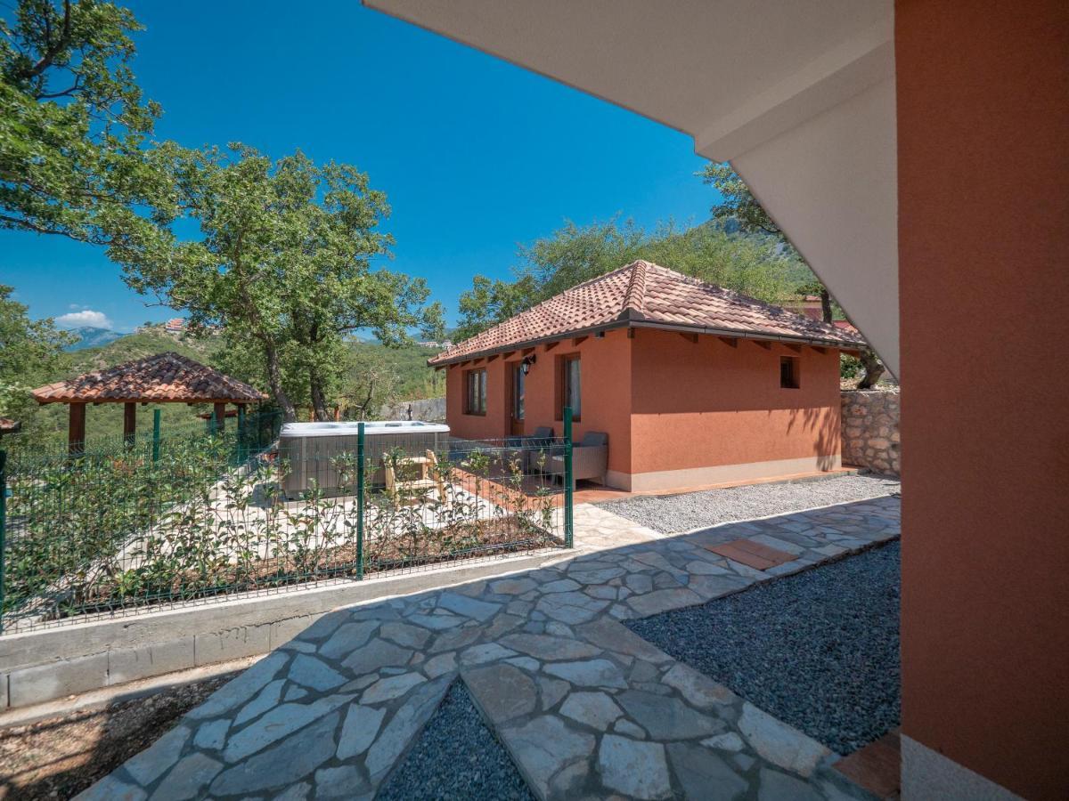 Apartment Harmonia & Pool