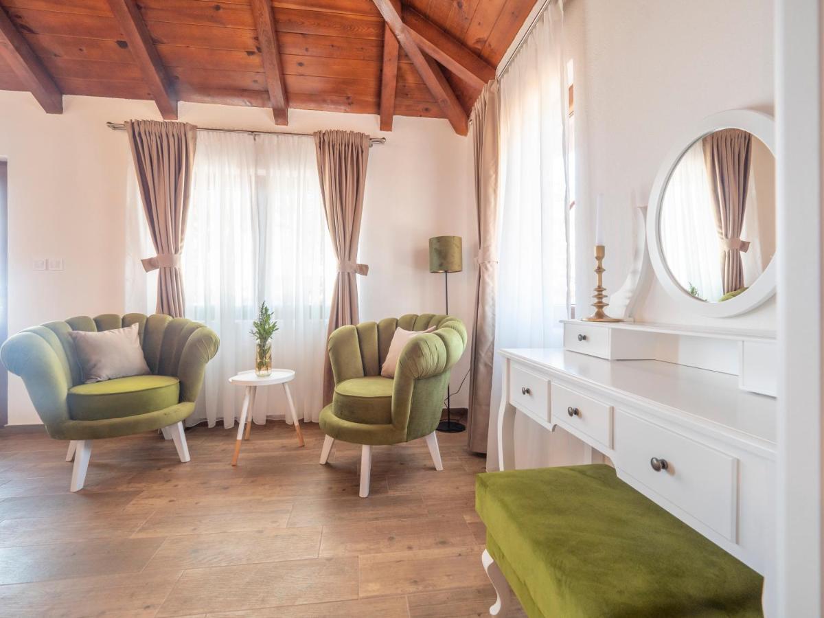Apartment Harmonia & Pool Sveti Stefan