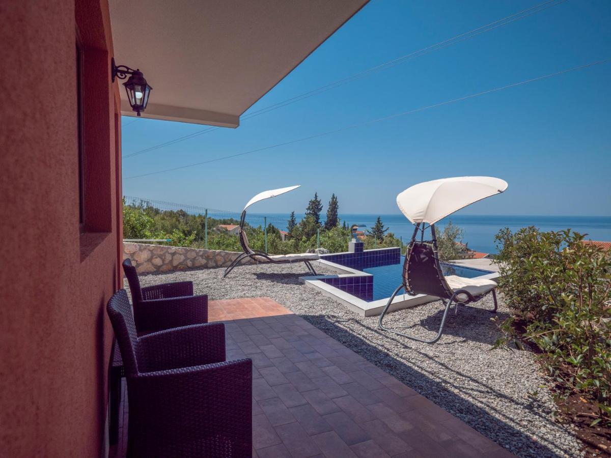 Harmonia & Pool Apartment