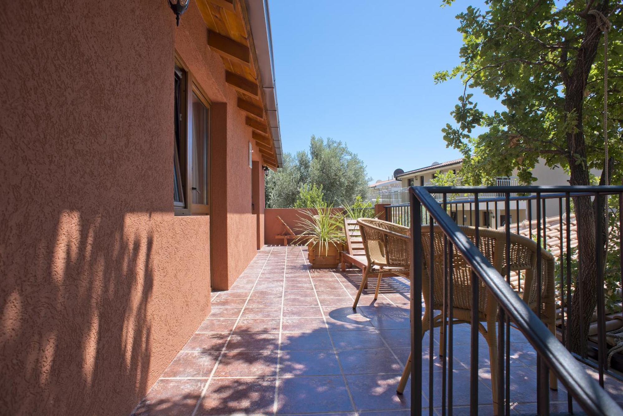 Harmonia & Pool Apartment *