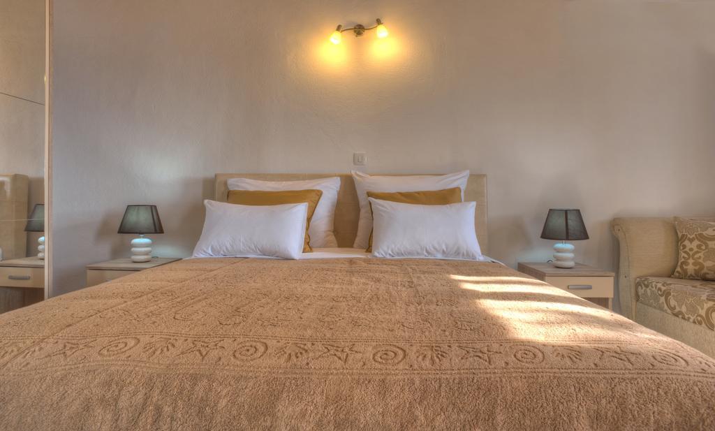Harmonia & Pool Apartment