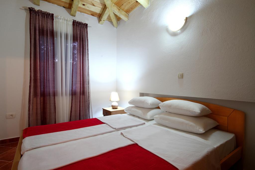 Apartment Harmonia & Pool