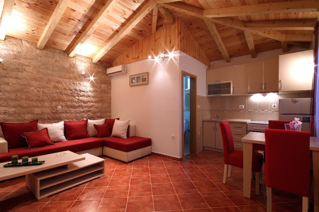 Apartment Harmonia & Pool *