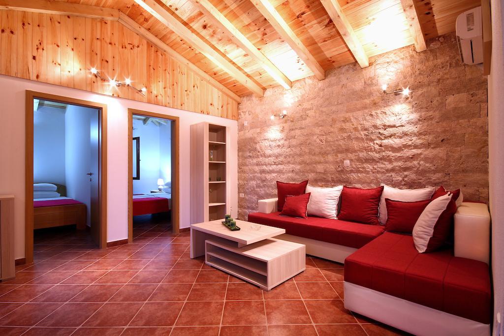 Apartment Harmonia & Pool