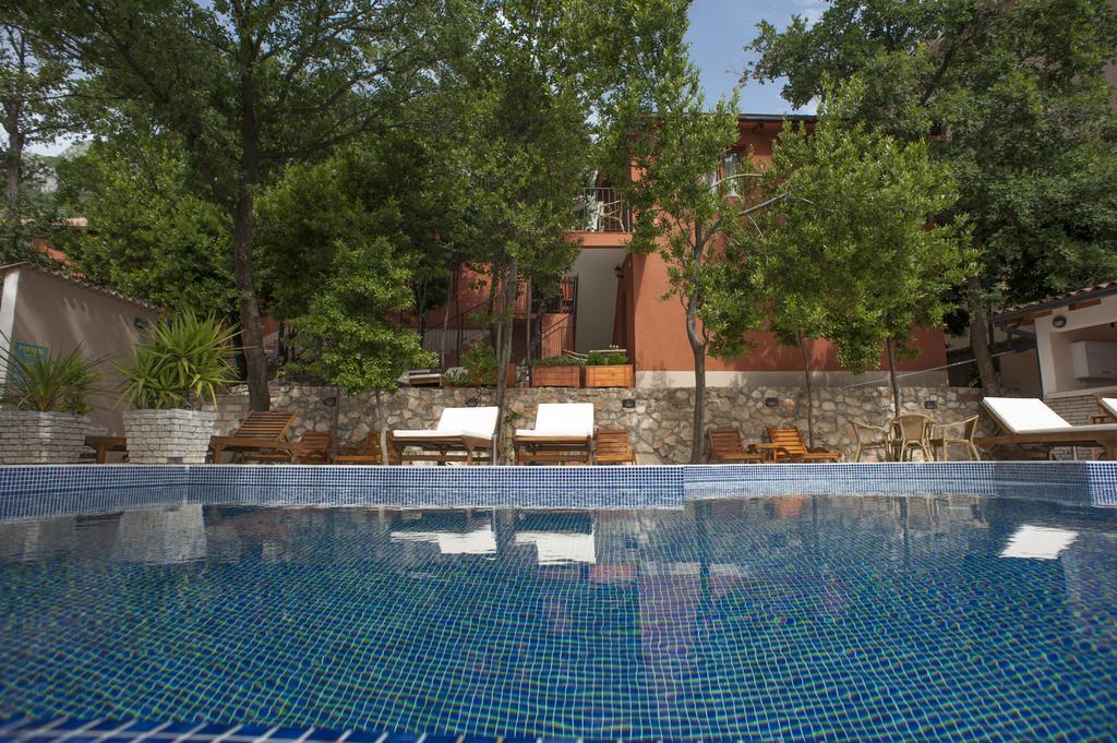 Apartment Harmonia & Pool Sveti Stefan