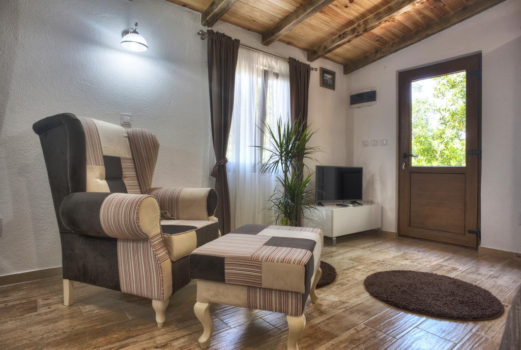 Apartment Harmonia & Pool